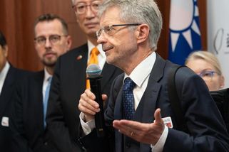 Vystrčil vrátil Číně drsný úder. „Sami rozhodneme, s kým se přátelit,“ vzkázal